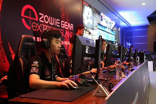 地利用他们 地利用他们